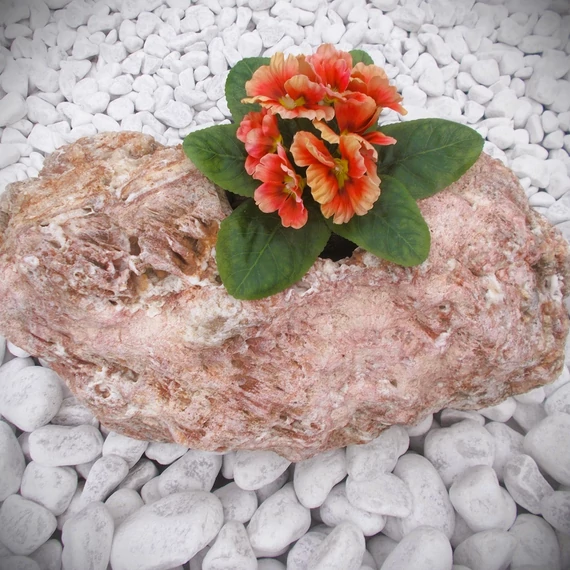 szikla furattal (furat átmérő: 12cm)